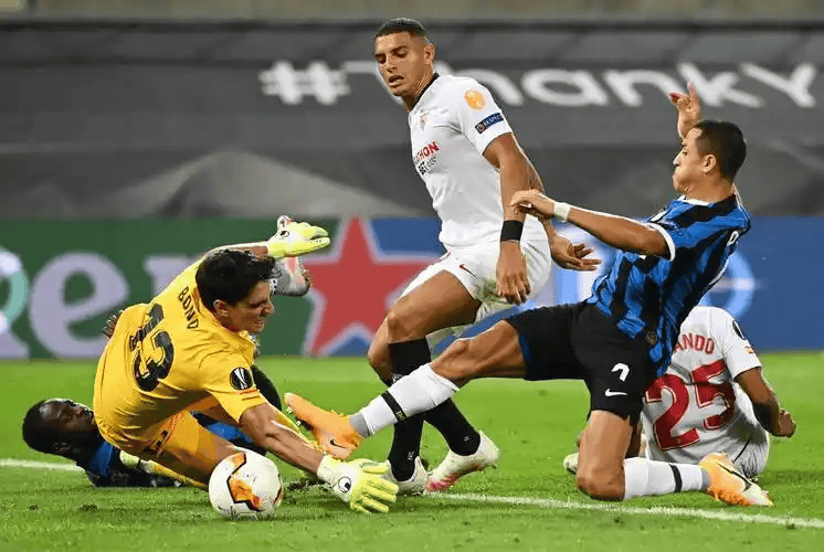 比利亚雷亚尔发布备战花絮，赛后防线松动，欧冠任务艰巨，高层口径保持一致的简单介绍