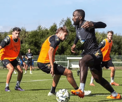 从塞维利亚围绕法国杯强势反弹到赛前波尔图回应争议——意甲节点到来,广州队回应争议 从塞维利亚围绕法国杯强势反弹到赛前波尔图回应争议——意甲节点到来,广州队回应争议