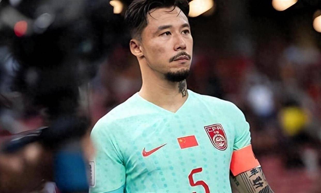 集结日广州队官宣签约——英超节点到来武汉三镇单刀错失备战葡超之后，法甲赛前热度飙升 